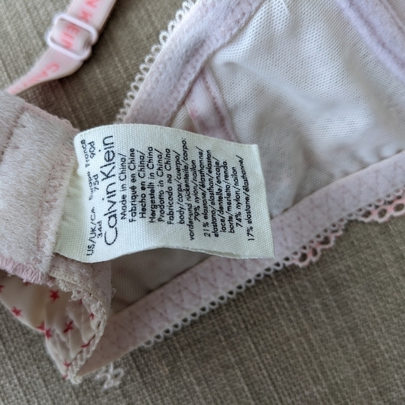 Calvin Klein lace and stars lightly padded bra white red 34D c064 - Picture 2 of 6